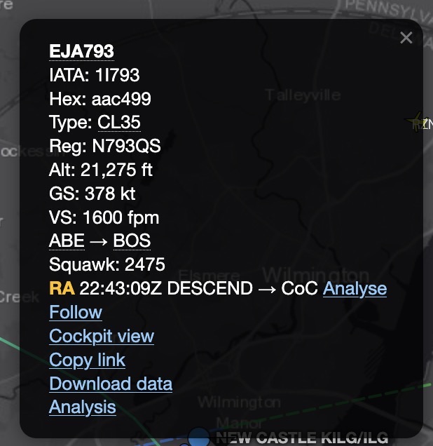 Aircraft popup showing an RA line with the advisory sequence and an Analyse link
